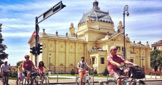 Best of Zagreb: 4-Hour Cycling Tour