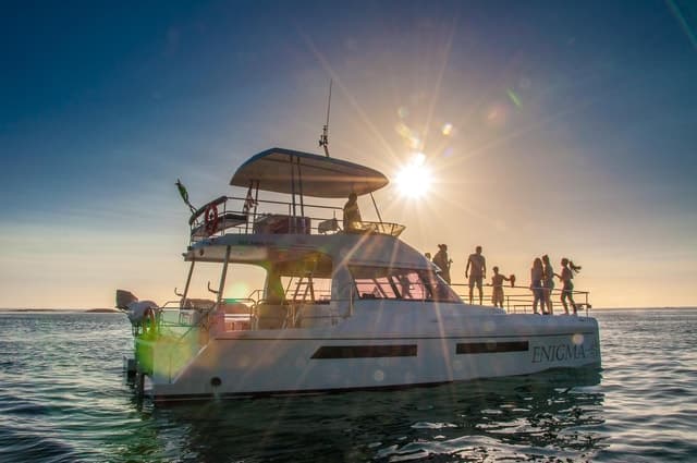 Cape Town: Sunset Champagne Cruise and 3-Course Dinner