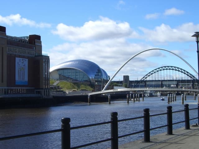 Newcastle: Private Vera Half Day TV Locations Tour