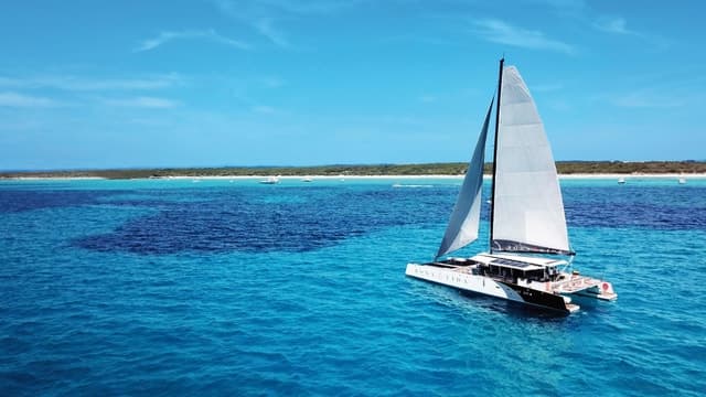 Cartagena: Rosario Islands Catamaran with Lunch and Snorkel