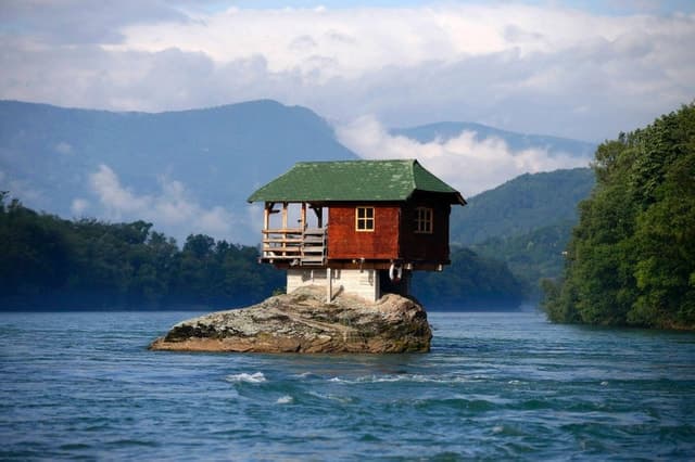 From Belgrade: Western Serbia 1-Day Tour of Three Key Sites