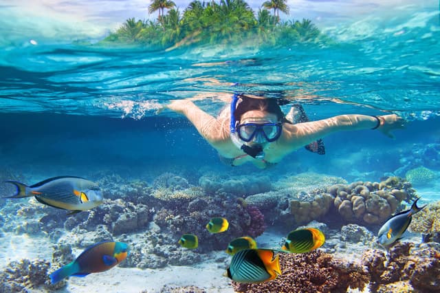 Krabi: Small Group Boat Tour to James Bond & Hong Islands