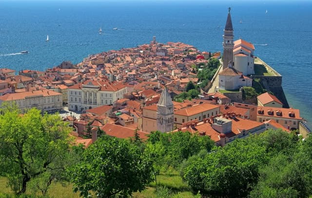 From Ljubljana: UNESCO Škocjan Caves & Piran, Small Group
