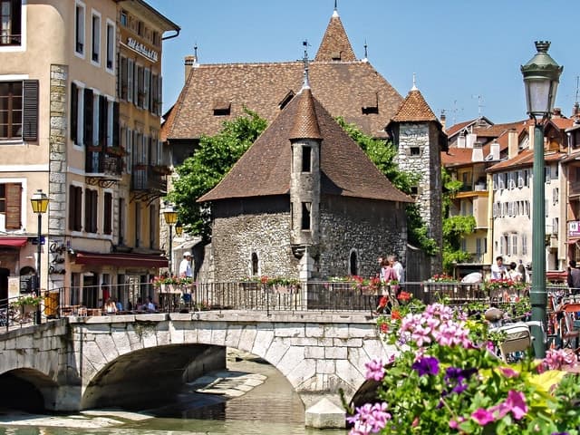 Geneva: Annecy, the Venice of the Alps and Geneva City Tour