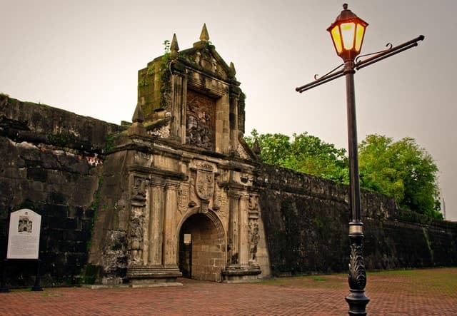 Manila: Old & New 4-Hour City Tour