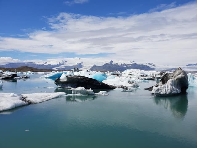 Reykjavík: 2-Day Tour with Icebergs, Glaciers & Waterfalls