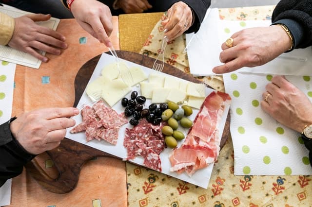 Florence: Sant’Ambrogio Market Food Tour of 10+ Local Dishes