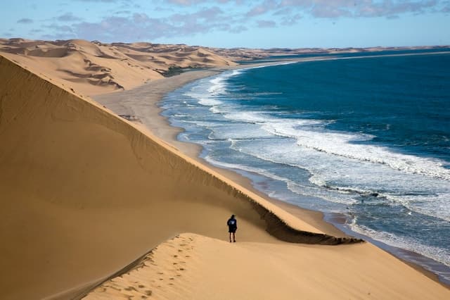 Walvis Bay: Afternoon Desert 4x4 to Sandwich Harbour Bay