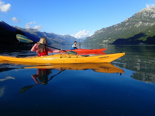 Interlaken: Kayak Tour of the Turquoise Lake Brienz