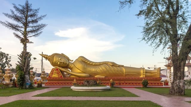 Vientiane: Private Full-day Must-See Sights & Sunset Tour