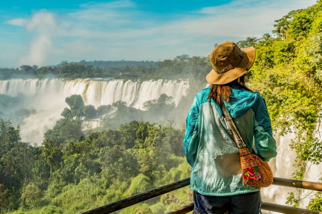 Puerto Iguazú Combo: 3-Day Iguazú Falls with Tours + Transfers