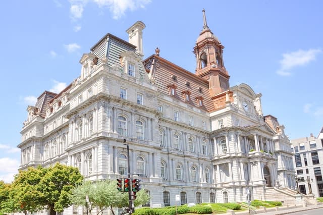 Best Montreal Hop-On Hop-Off Bus Tour & Sightseeing