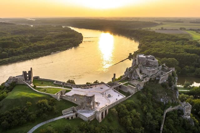 Bratislava: Grand City Tour with Devin Castle
