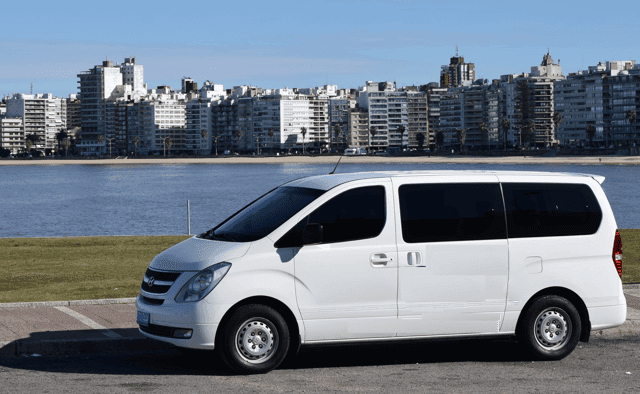 Montevideo: Shared One-Way Transfer: Airport ↔ Hotel