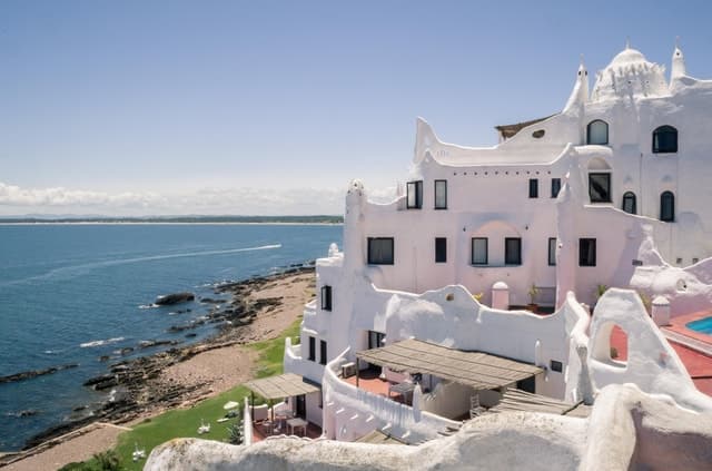 From Montevideo: Punta del Este Full-Day Tour with Guide