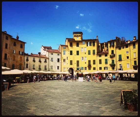 Lucca: 2-Hour City Center Walking Tour