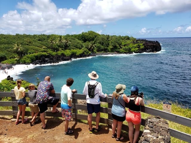 Maui: Road to Hana Adventure with Breakfast & Lunch