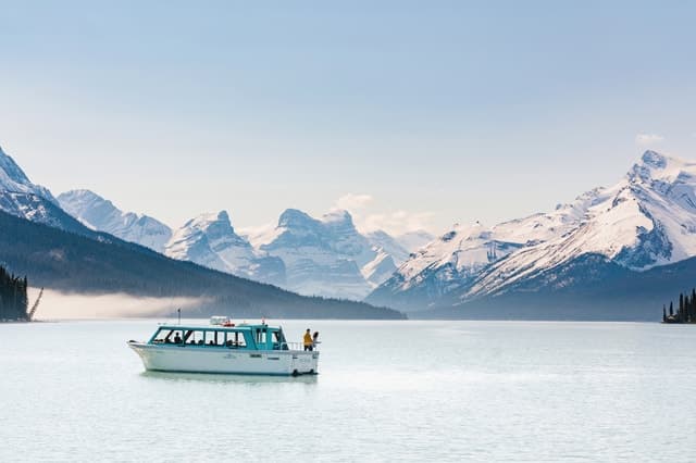 Maligne Lake Cruise: Explore Spirit Island in Jasper