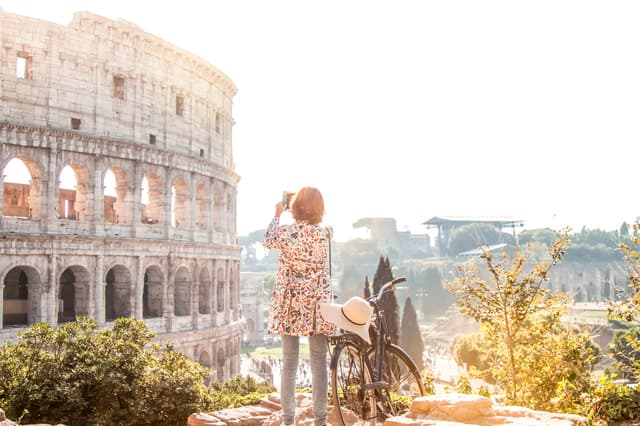 Rome: Expert Tour of Colosseum or Undergrounds and Forum