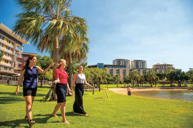 Discover the City of Darwin: Half-Day City Coach Tour