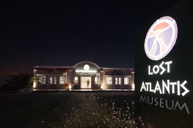 Lost Atlantis Museum: Santorini Tour Guide