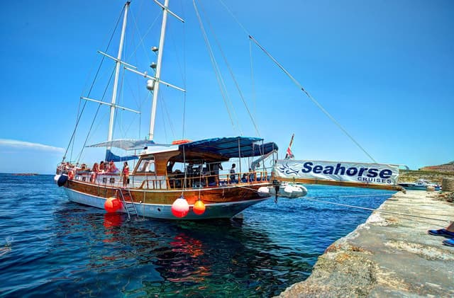 Malta: Comino, Santa Maria Bay, Blue Lagoon & Sea Caves Tour