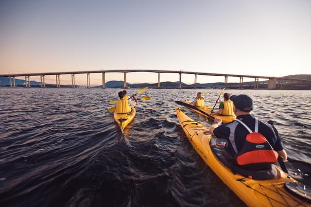 Hobart City: 2.5-Hour Kayak Tour with On-Water Fish & Chips