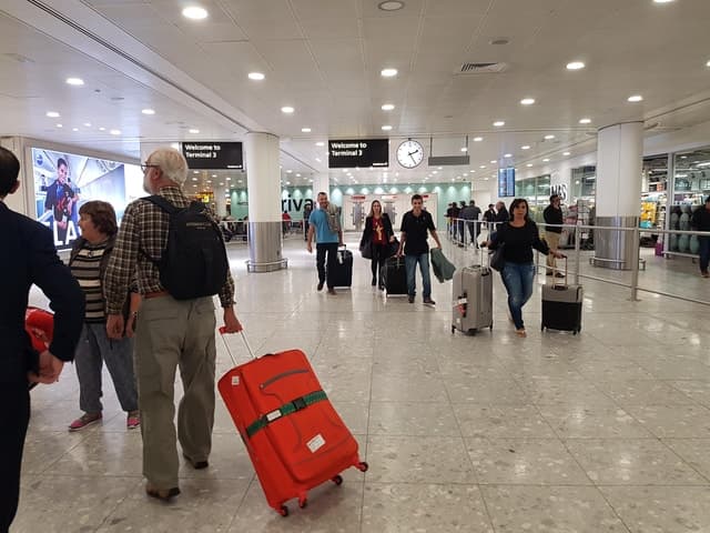 London: Shared Transfer from Heathrow Airport to London