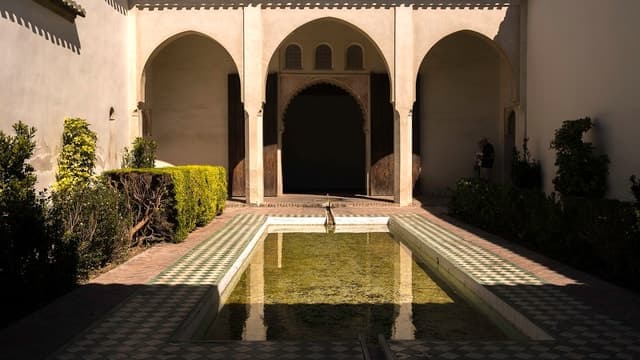 Malaga: Alcazaba & Roman Theatre Tour with Entry Tickets