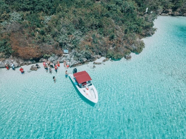Trou d'Eau Douce: 5 Island Adventure with BBQ & Snorkeling