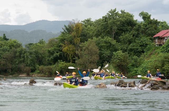 Vang Vieng: Nam Song River Kayak Tour