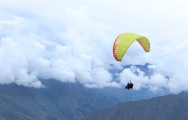 Epic Paragliding Adventures in Cusco's Sacred Valley