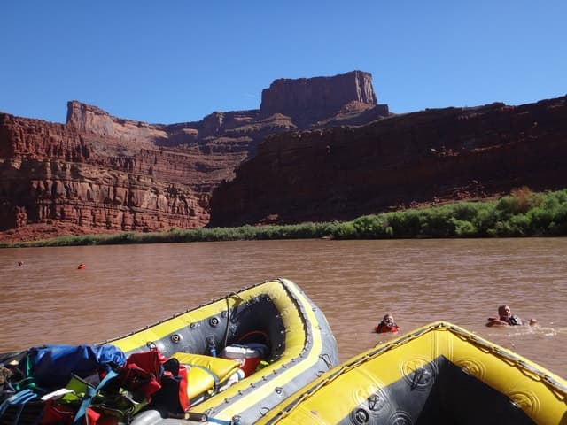 From Moab: Canyonlands 4x4 Drive and Calm Water Cruise