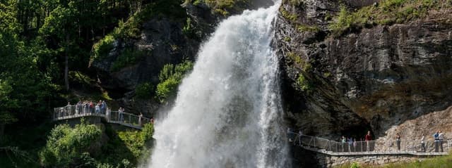 Bergen: Hardangerfjord, Voss Gondola & 3 Great Waterfalls