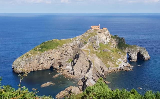 From Bilbao: Gaztelugatxe, Mundaka, and Guernica Tour