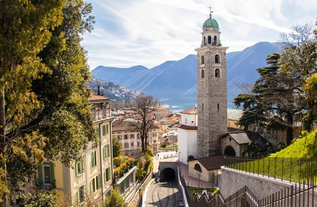 Lugano: Express Walk with a Local in 60 minutes