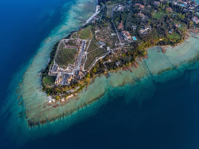 Sirmione: 25 Minute Boat Cruise around the Peninsula