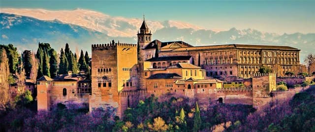 Granada: Full Alhambra Premium Guided Tour with Tickets