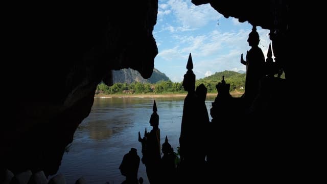 Luang Prabang: Pak Ou Caves & Kuang Si Falls Day Trip