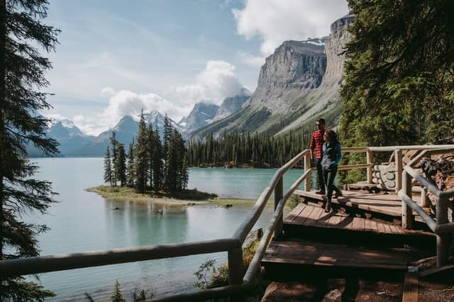 Jasper: Sightseeing Tour with Maligne Lake Cruise