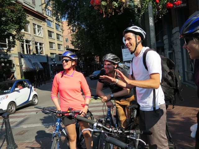 Vancouver: Gastown, Chinatown & Granville Island Bike Tour