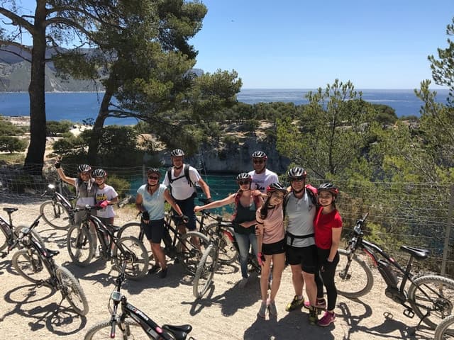 Cassis: Calanques and Viewpoints Tour by Mountain E-Bike
