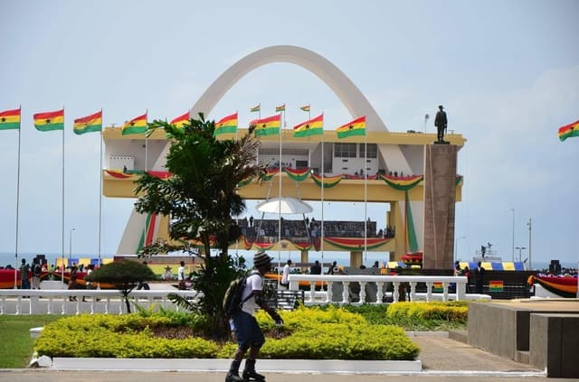 Accra: Guided City Tour with Lunch
