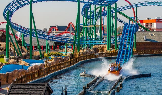 From Kraków: Energylandia Amusement Park Transfer and Entry