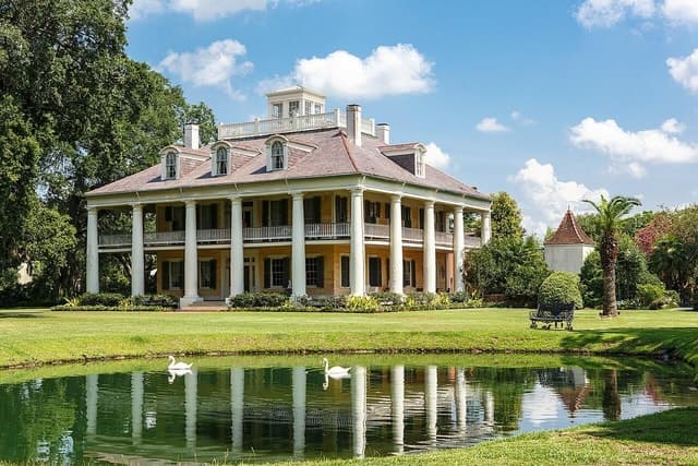 Experience Luxury: Houmas House Gardens Tour New Orleans