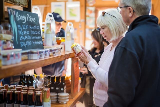 From Adelaide: Kangaroo Island Sip and See Day Trip