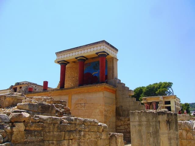 Crete: Knossos Palace & Heraklion Guided Tour