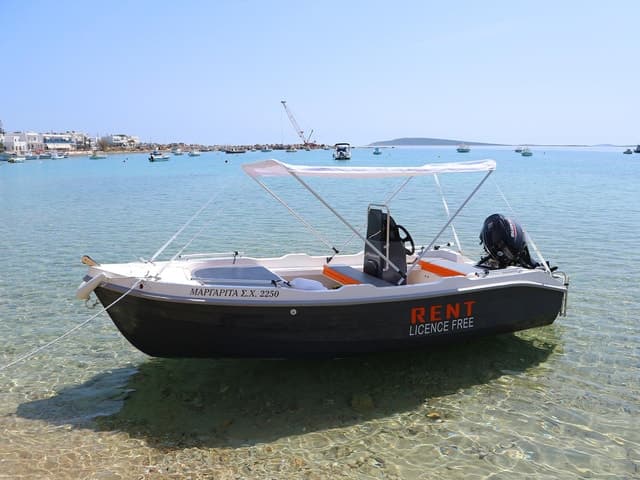 Private Boat Rentals in Paros: Explore Hidden Cycladic Gems