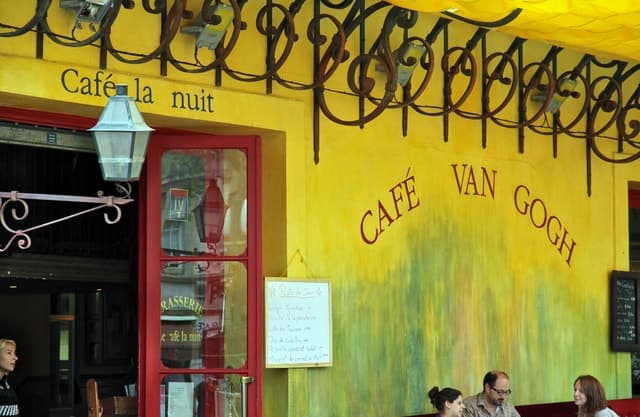 From Avignon: Van Gogh's sites & Les Baux de Provence