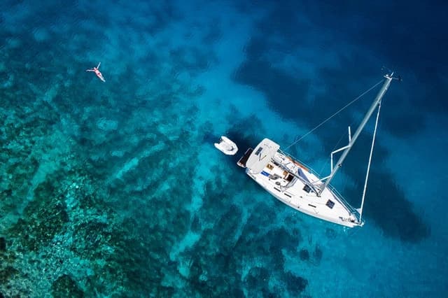 Your Perfect Day at Sea – Dia Island Sailing Cruise